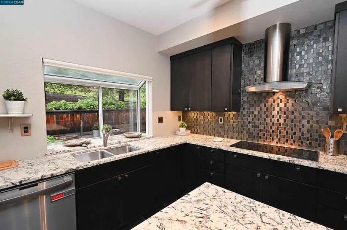 3 bed, 2195 sqft, $5,500 — Photo 1