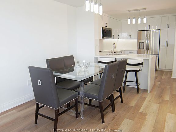 3rd image of 7420 Bathurst St #606