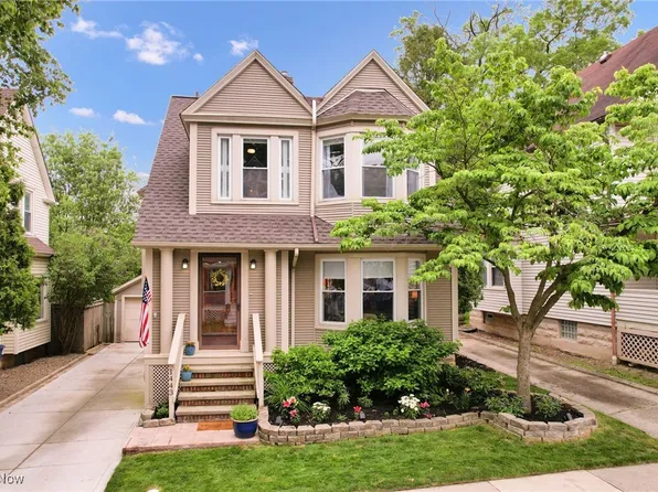 1443 Olivewood Ave, Lakewood, OH 44107