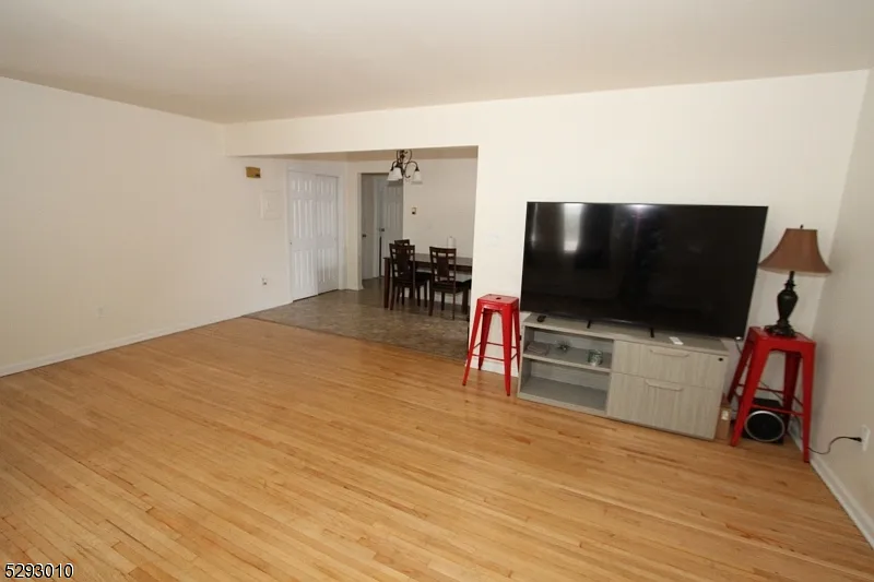 1 bed, 1.0 bath, $1,600 — Photo 3