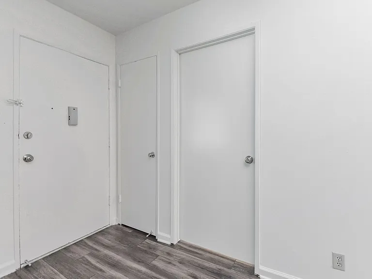 1799 N Hollywood Way — Photo 13