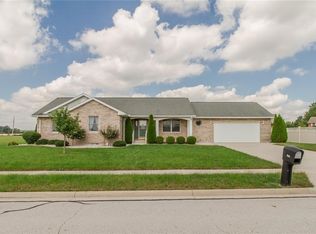 104 Meadowridge Dr, Greenville, OH 45331