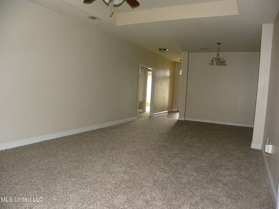 5th image of 4985 Windmill Ave