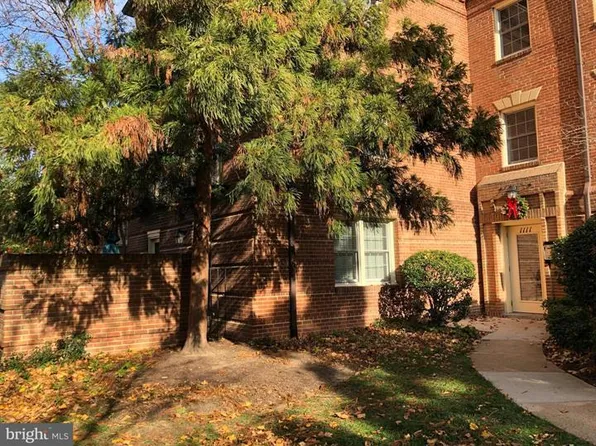 1111 N Pitt St APT 3A, Alexandria, VA 22314