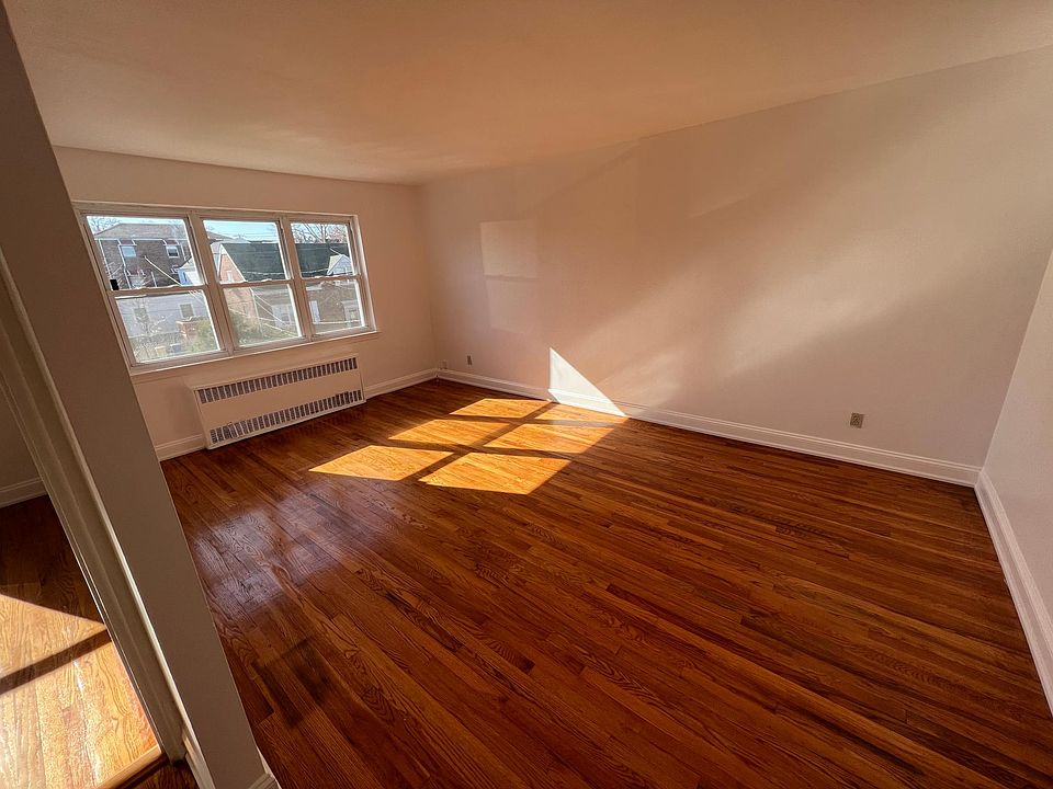 1st image of 2446 Young Ave #2