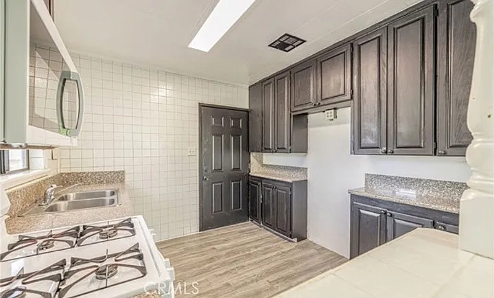 1024 W Newgrove St — Photo 9