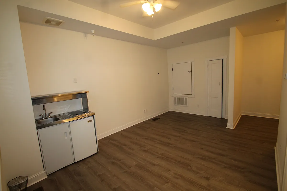 Building Photo - 321 W 36th St #2