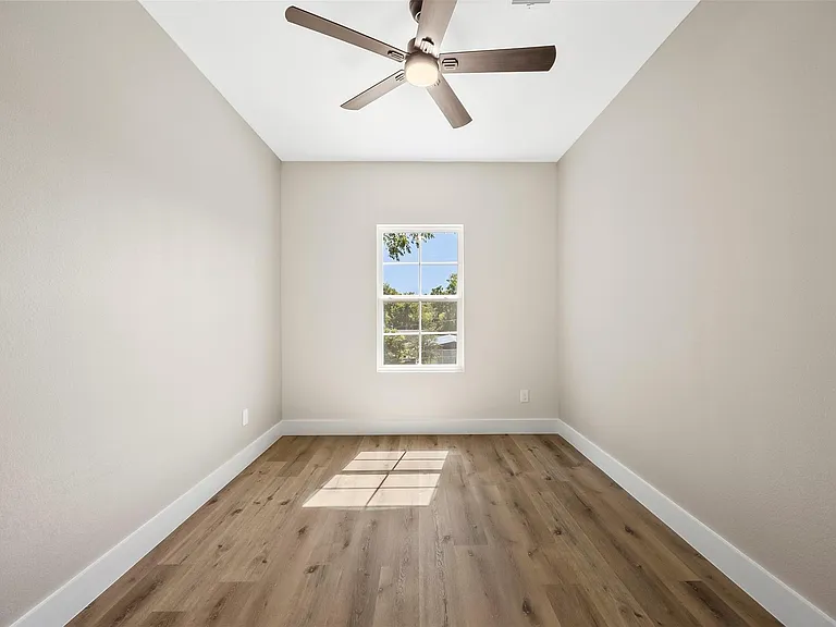 5949 Collingsworth St — Photo 18
