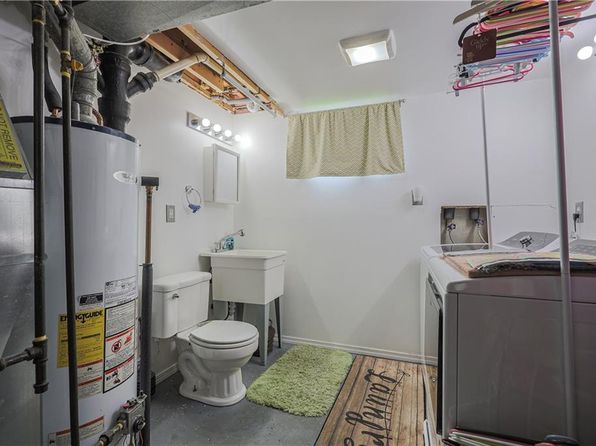 211 SE Brentwood Dr, Lees Summit, MO 64063