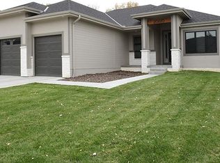 20610 Hartman Ave, Elkhorn, NE 68022