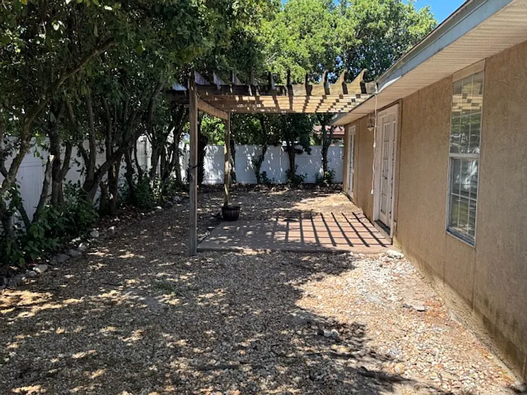 901 Pelican Pl — Photo 9