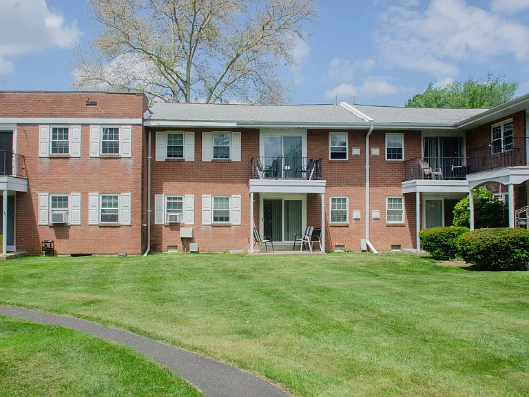 Valley Green Apartments — Photo 16