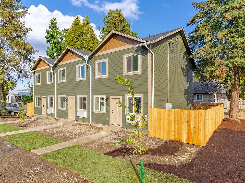 1990 Yew St SE #1990