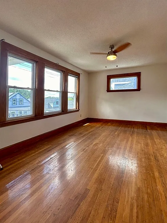 3 bed, 1.0 bath, 1800 sqft, $3,100 — Photo 4