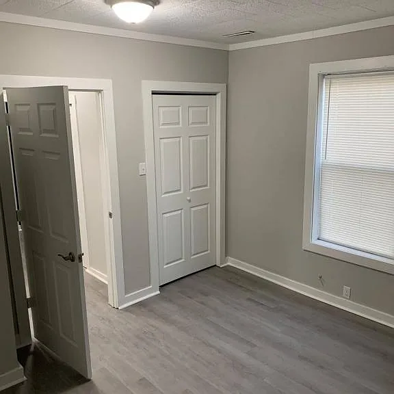 111 W Pearl St — Photo 2