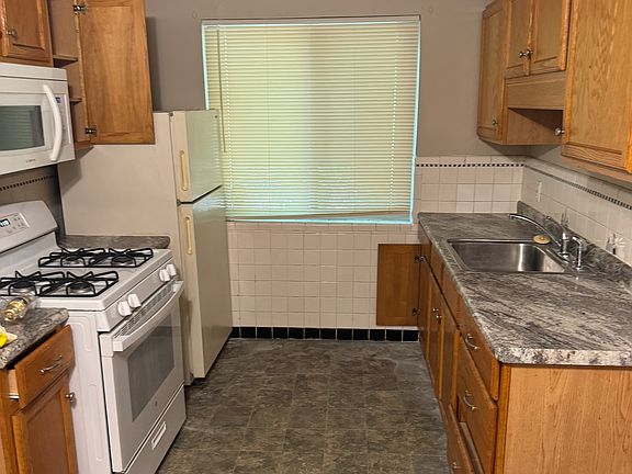 2nd image of 176 Wildwood St #2