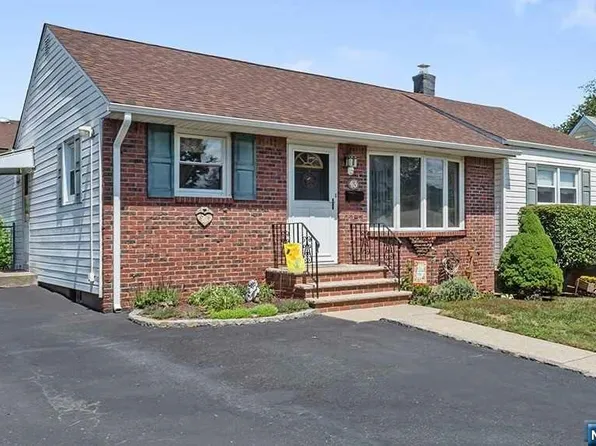 43 18th Ave, Elmwood Park, NJ 07407