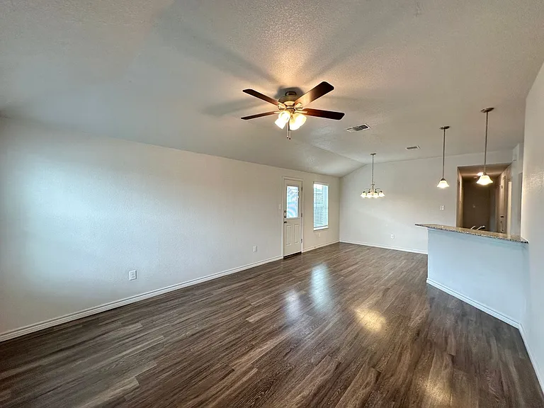1837 Clovis Dr — Photo 3