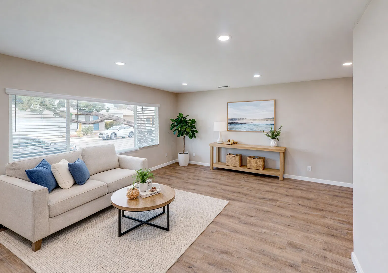 Comfortable 4 Bed 2 Bath House!! — Photo 2