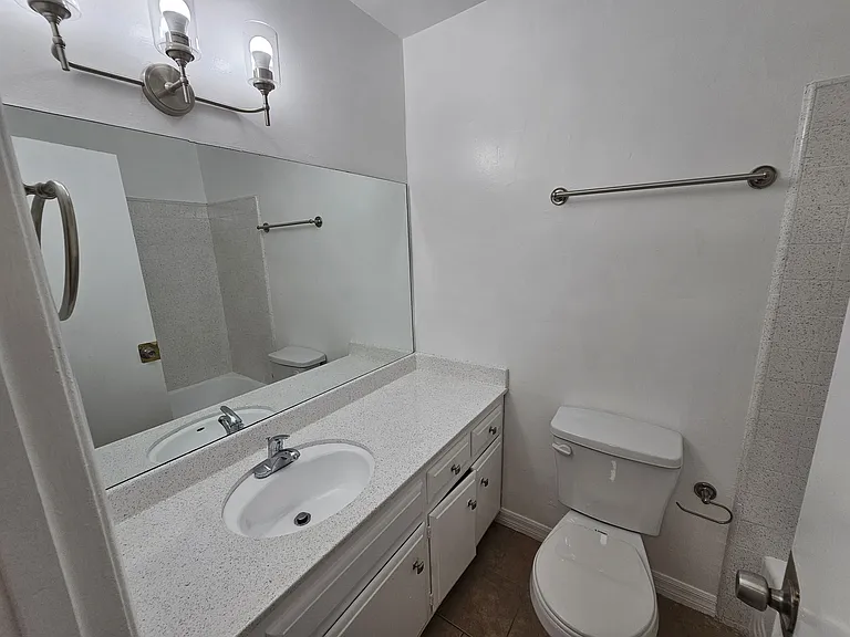 1202 N Fuller Ave #7 — Photo 13