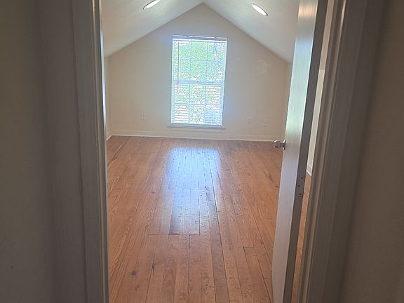 2nd image of 16 Stevenson Rd