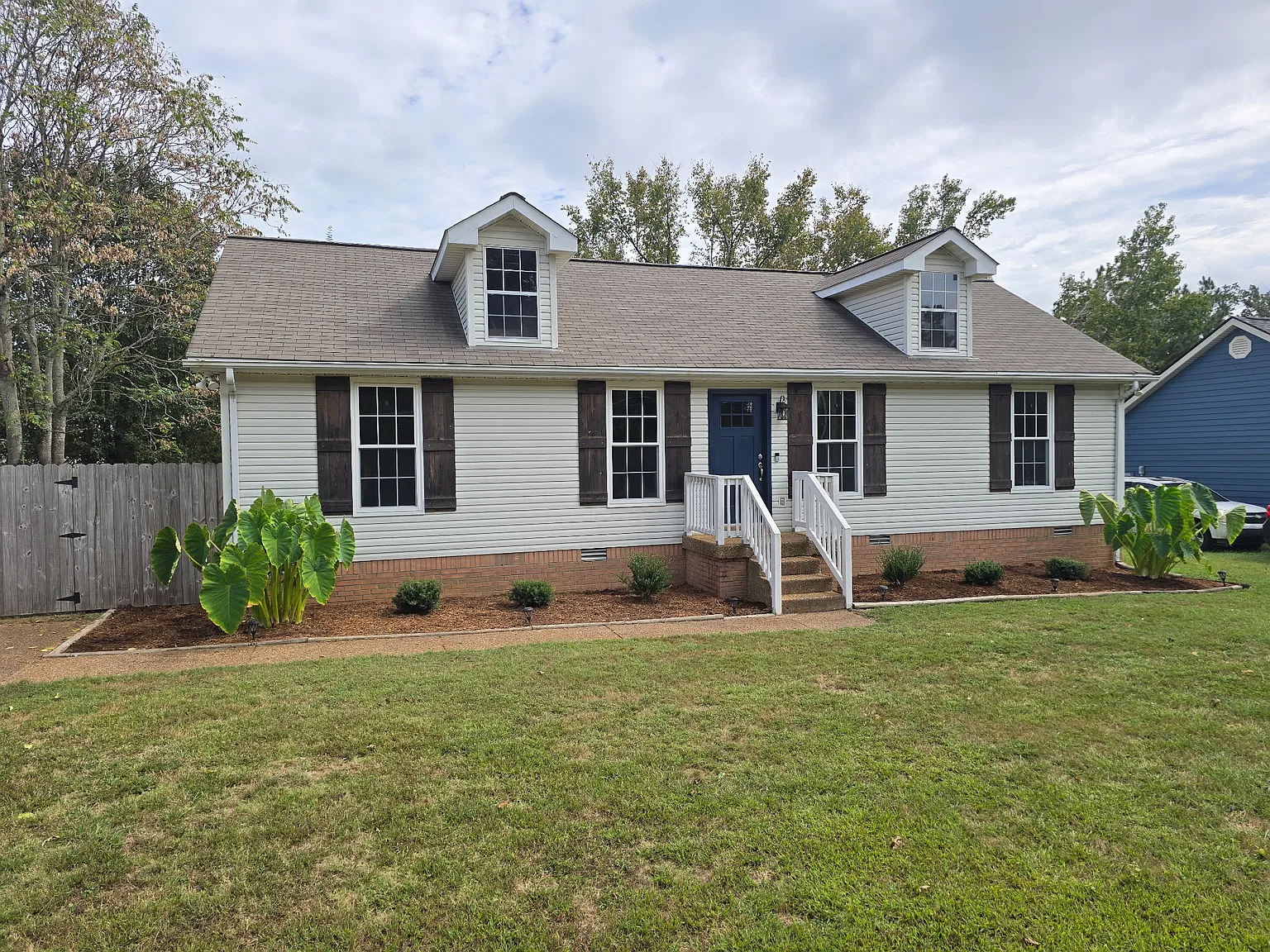 3 bed, 1200 sqft, $2,100 — Photo 1