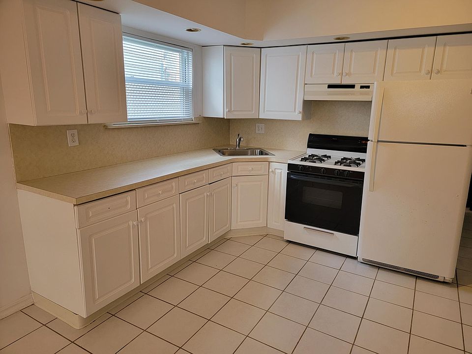 1st image of 432 Fanning St Floor 1
