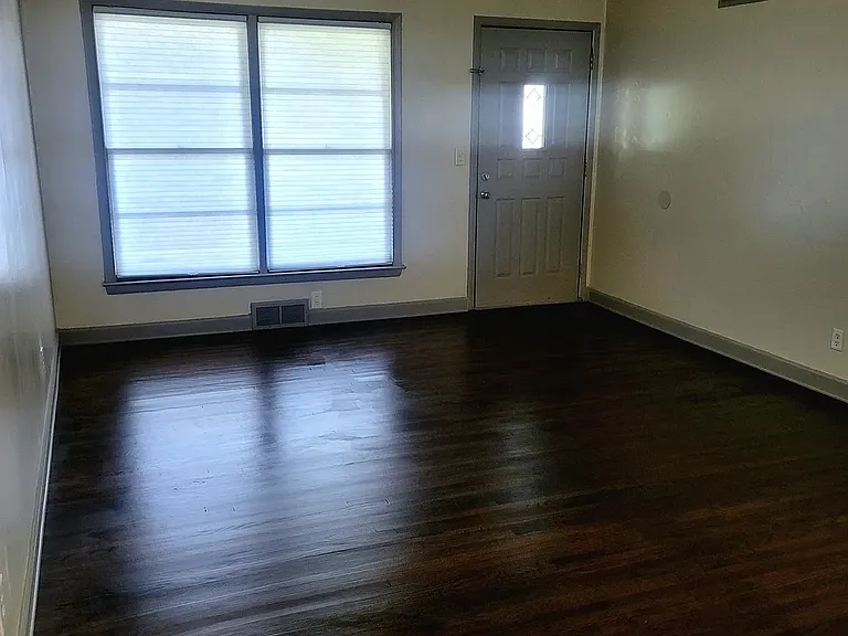 805 W Hartford Pl — Photo 5