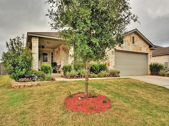 3rd image of 1104 S Brook Dr