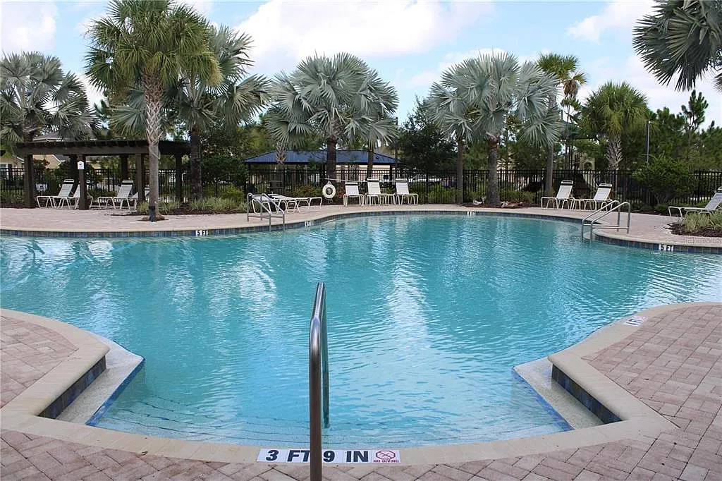 3 bed, 2.0 bath, 1690 sqft, $2,595 — Photo 3