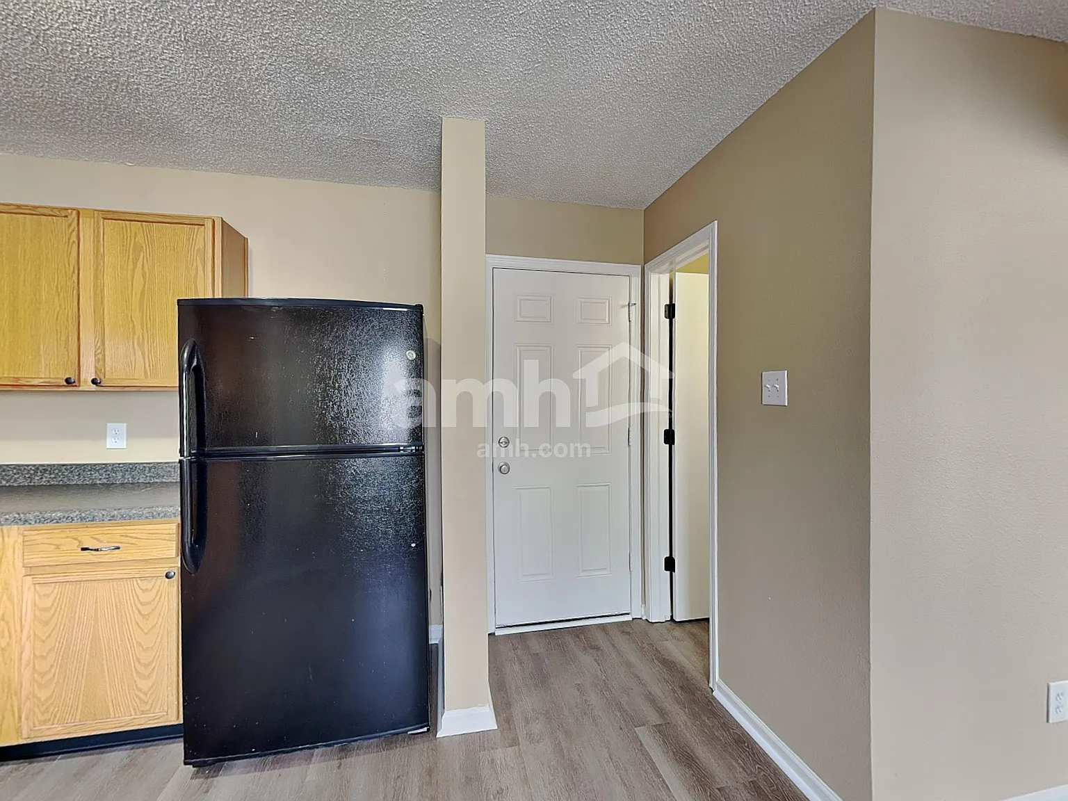 3 bed, 2.5 bath, 1306 sqft, $1,715 — Photo 4