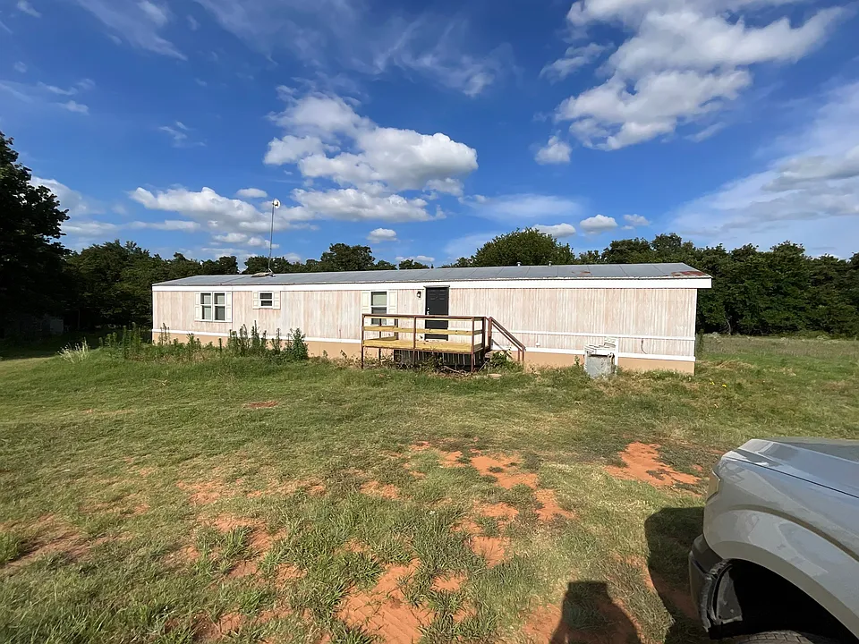 10700 Deer Ln