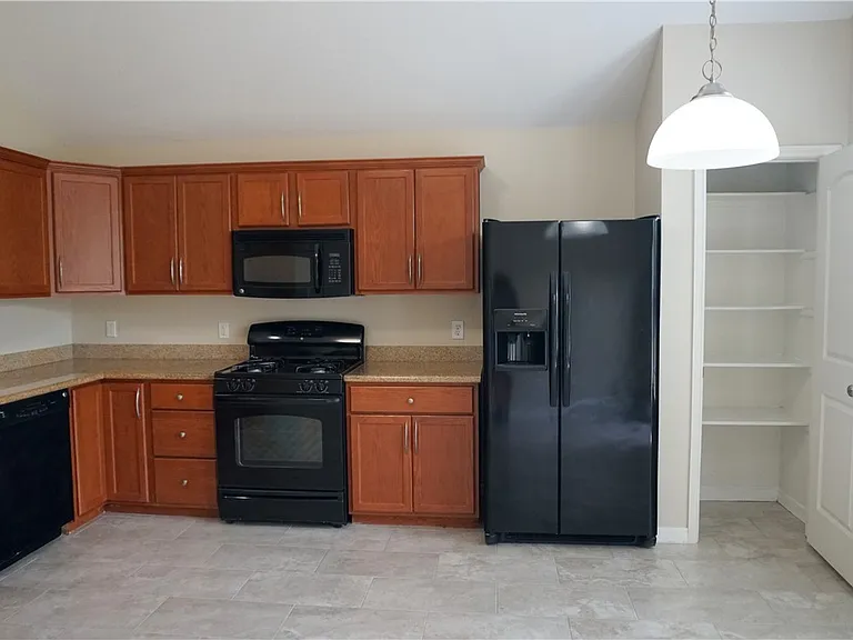 1810 Stephanie St — Photo 6