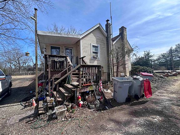 5th image of 2172 Almond Rd