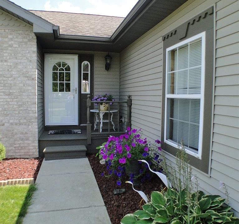 1st image of 15105 Meadow Ln
