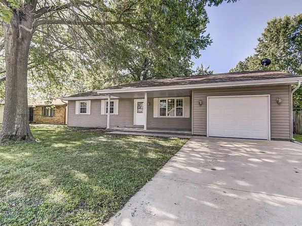 826 Cypress Dr, Chatham, IL 62629