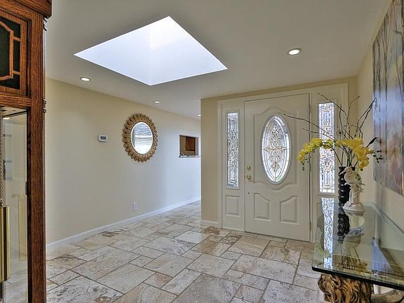 4th image of 1214 Chateau Dr