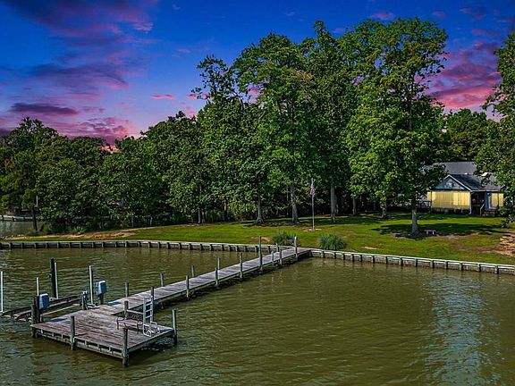 2nd image of 105 Cod Dr