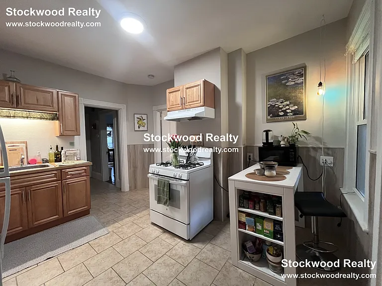 274 E Cottage St #1 — Photo 13