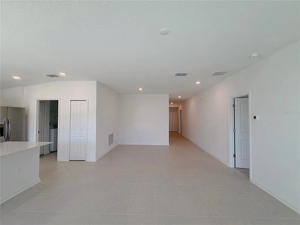 3 bed, 2.0 bath, 1487 sqft, $1,898 — Photo 3