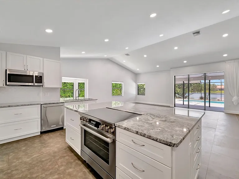 6044 Marella Dr — Photo 11