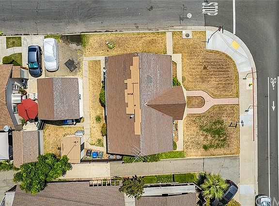3rd image of 383 E Badillo St