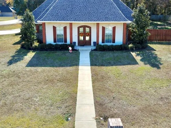 100 Madalyn Dr, Natchitoches, LA 71457