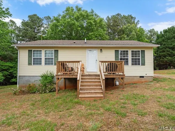 136 Cannon Ln, Bracey, VA 23919