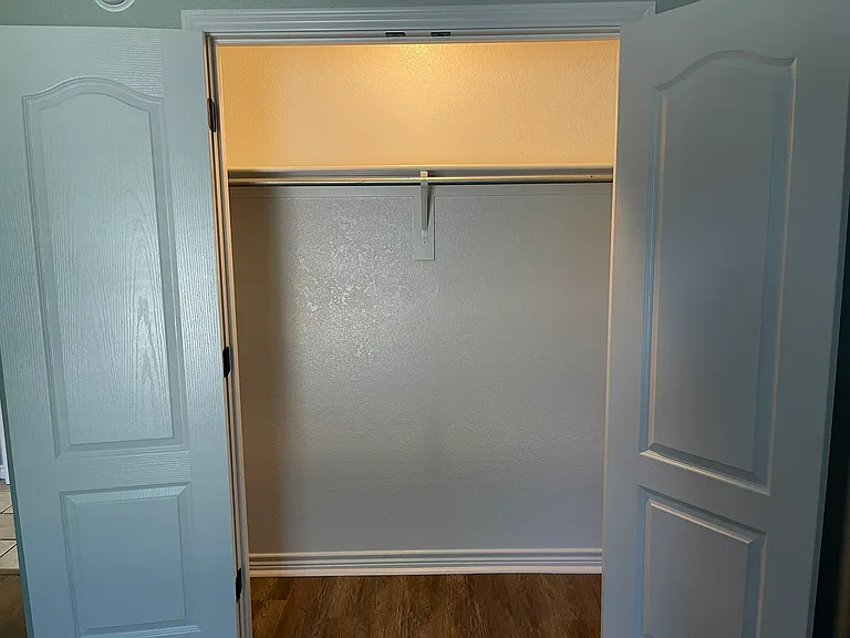 421 W Thomas St — Photo 16