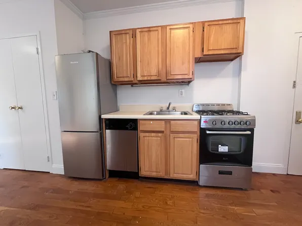 190 South 8th Street image 3 of 9