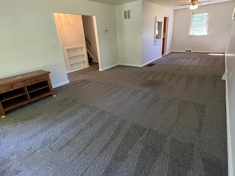 1213 Farmington Ln — Photo 11
