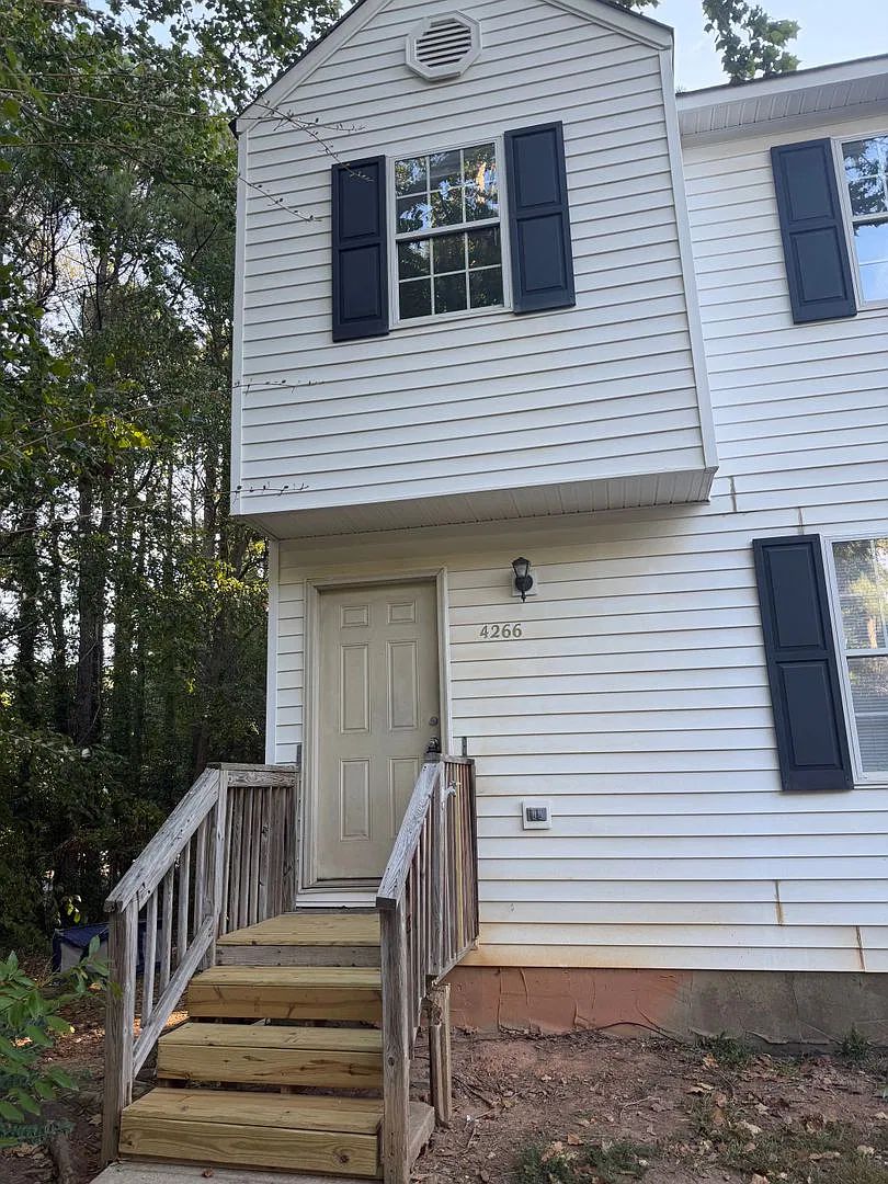 Lovely 3bedroom / 1bath Townhouse near NCSU! — Photo 1