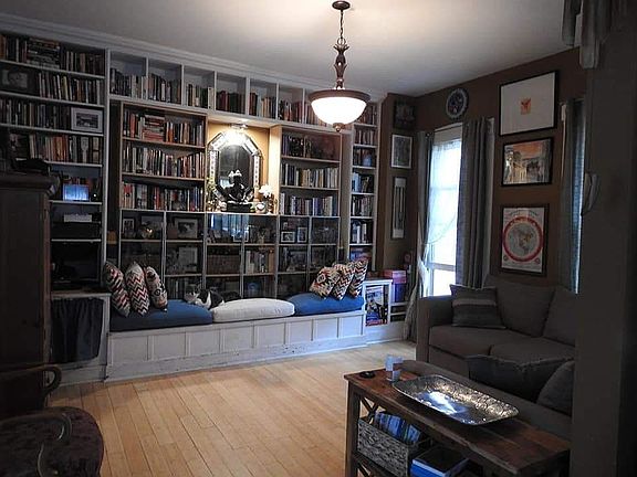 3rd image of 115 W McPherson St
