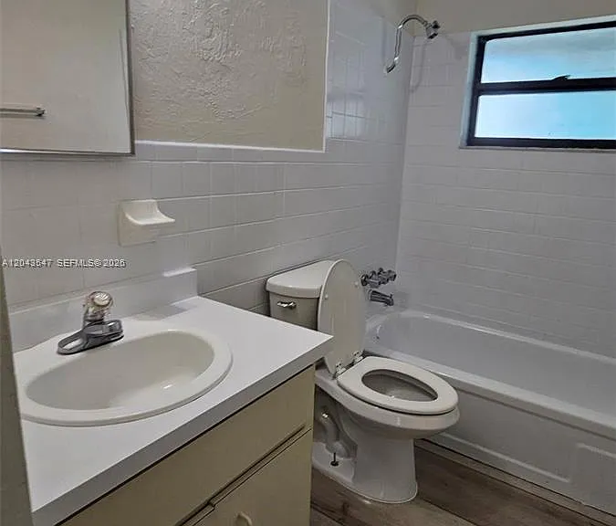 418 Las Palmas Cir #0 — Photo 5